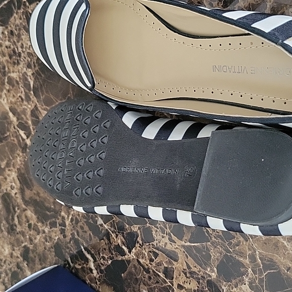 NEW WITHOUT TAGS Adrienne Vittadini Navy/White Shoes - Picture 2 of 11